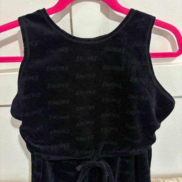 SKIMS Velour Logo Cropped Tank Pants Lounge Set - Picture 4 of 9